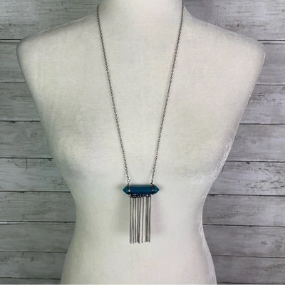 Collar colgante Express con flecos de piedra turquesa Foto 1 de 3