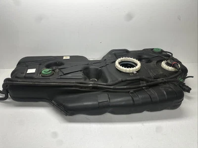 2015-2020 TOYOTA SIENNA FUEL GAS TANK RESERVOIR OEM Foto 1 de 4