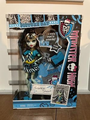 Monster High Picture Day Frankie Stein Doll 2012 Mattel Y7697 - Image 1 of 3