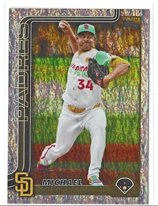 2025 Topps Series 1 - Michael King Sand Glitter Parallel #195 San Diego Padres - Picture 1 of 2