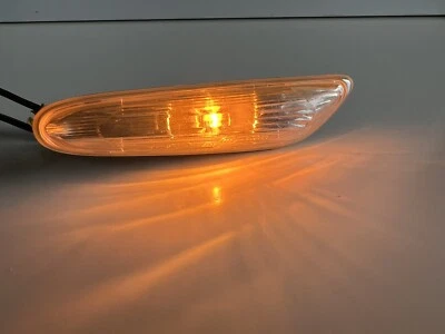 BMW 335xi 335i 328i 328xi E90 E92 Right Fender Turn Signal Indicator 6311-725332 - Image 1 of 4