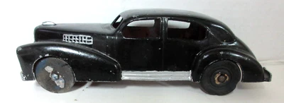 Cadillac Hubley 1941 sedán repintado y 1 neumático incorrecto Foto 1 de 4