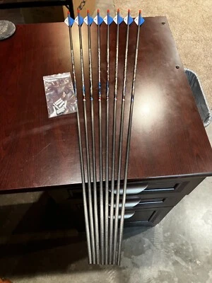 8 Easton Beman Pork Chop 500 Arrows 2" Vanes Blue/White  - Image 1 of 3