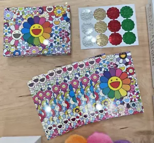 Nuevo Takashi Murakami Flores de Vacaciones Estacionarias Juego de Caja de Tarjetas Arte Pop Nuevo en Paquete NTWRK - Imagen 1 de 3