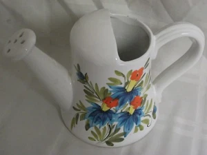 Regadera de porcelana cerámica marcada Italia, 7"H x 6" W - Imagen 1 de 4