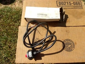 Omega PX633 Transducer Meter AS900198 Pressure Sensor Switch 10-32 VDC 1/8 NPT - Picture 1 of 4