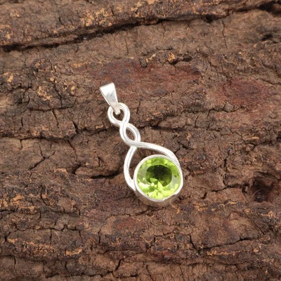 Peridot Gemstone Handmade 925 Sterling Silver Jewelry Pendant Gift For Wife - Image 1 of 3