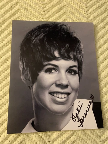 Vicki Lawrence Signed 8x10 Photo Autographed Legendary Comedian Actress Cover