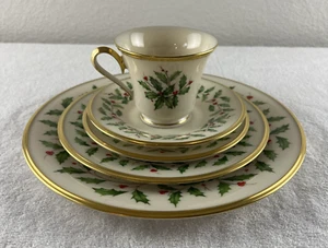 Vintage LENOX HOLIDAY 5 Piece Place Setting Holly Berry 1 Place Setting - Picture 1 of 20