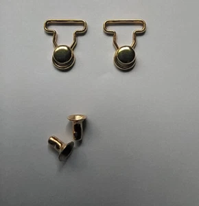 1 par de mini hebillas y tachuelas doradas de 9 mm (diámetro interior) ropa para muñeca - Imagen 1 de 4