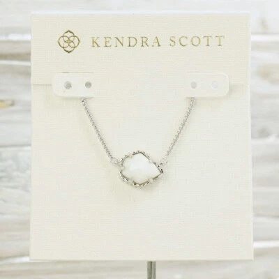 Collar colgante de perlas blancas Kendra Scott Tess tono plata nuevo sin etiquetas Foto 1 de 4