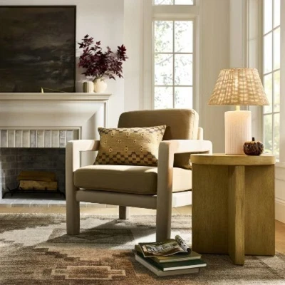 Pantalla de lámpara de mimbre marrón - Umbral diseñado con Studio McGee Foto 1 de 4