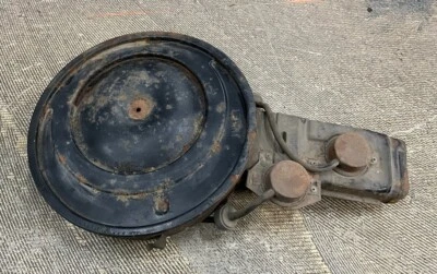 81-86 Jeep CJ 6 Cylinder 4.2 258 2 BBL air cleaner filter breather housing - Image 1 of 4