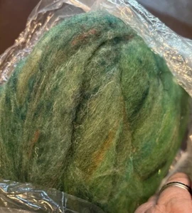 Colorful Thrums Fiber - Minimum 85 Wool - Dew On The Meadow 4 Oz. Spinderella’s - Picture 1 of 5