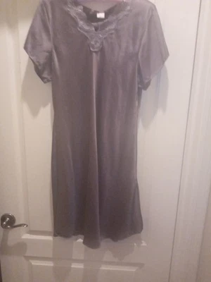 Camisola curta de seda pura manga curta gola V renda design dividido roxo cinza GG - Imagem 1 de 3