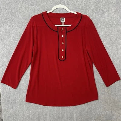 Blusa roja para mujer ANNE KLEIN con ribete negro y botones tono dorado talla grande Foto 1 de 4