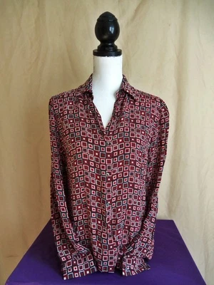 Blusa de seda anos 90 Liz Claiborne estampa geométrica vermelha e cinza. Tamanho 6 - Imagem 1 de 4