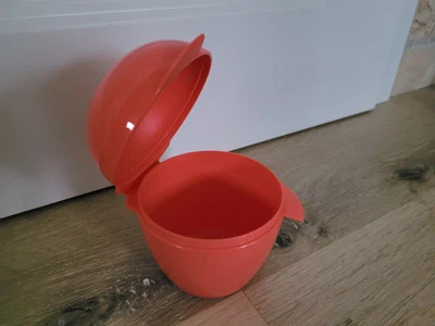 Tupperware orange Apfeldose - kleine runde Box mit Kippdeckel - Bild 1 von 2