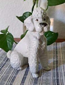 Caniche estándar vintage de cerámica blanca de mediados de siglo sentado 6" Japón - Imagen 1 de 6