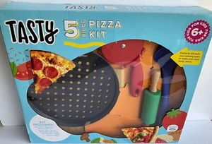 TASTY KITS PIZZA GADGET SET, INCLUDES NON- STICK PIZZA , PAN, SERVING BOARD - Picture 1 of 5