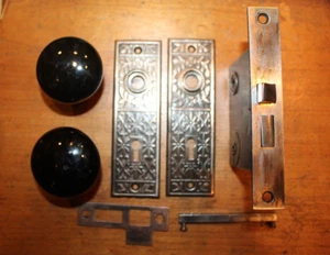 Antique set of Black Knobs Ornate Escutcheons & Refurbished Mortise Lock W-62 - Picture 1 of 13
