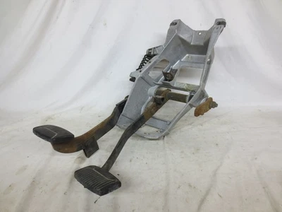 Pedal de embreagem 80-86 Ford F150 F250 F350 Bronco ~~~015 11 26 25 - Imagem 1 de 4