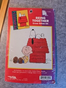 Peanuts Charlie Brown Snoopy Zusammensein gezählt Kreuzstich Set 28001 NEU - Bild 1 von 2