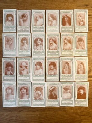 WILLS SCISSORS - Actresses (Green Surround)  1905 - Choose the cards you need - Image 1 of 4