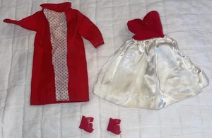 Robe velours satiné blanc flamme soie vintage années 60 main rouge manteau plateforme chaussures - Photo 1/10