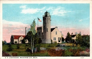 MACKINAW CITY, MICH. LIGHTHOUSE POSTCARD U.S. Lighthouse - Picture 1 of 2