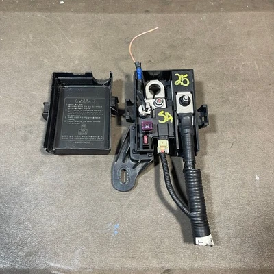 Hyundai Genesis 2009-2014 sedán terminal de batería caja de conexiones cable fusible OEM Foto 1 de 4
