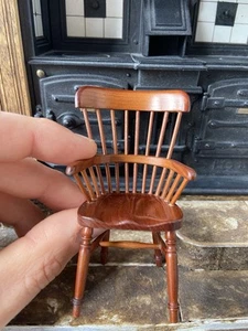 Silla artesanal hecha a mano para casa de muñecas escala 1:12 - ÚNICA EN SU CLASE - Imagen 1 de 4