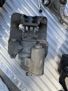 Lamborghini Huracan Audi R8 Rear Parking Brake Calipers 4S0615404C 4S0615403C - Picture 1 of 7