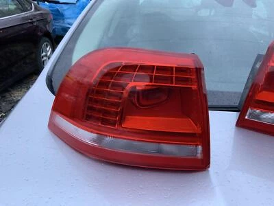 Used Left Tail Light Assembly fits: 2015 Volkswagen Touareg w/LED quarter panel Foto 1 de 4