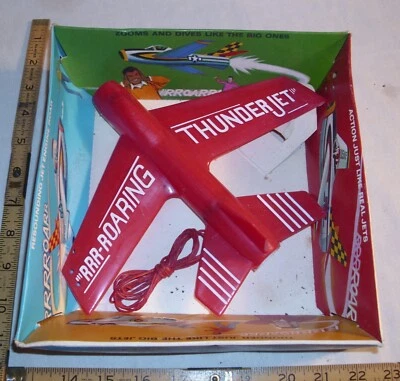 JUGUETE VOLADOR COMET RRR-ROARING THUNDER JET 1960 EN CAJA Foto 1 de 3