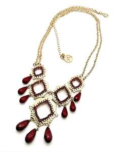 Collana bavaglino ERICA LYONS tono rosso scuro e oro stile revival da 18" a 21" - Foto 1 di 7
