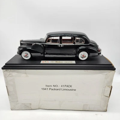 1941 Packard Limousine Signature Models 1:18 Diecast Car Black *Broken Mirror* - Image 1 of 4
