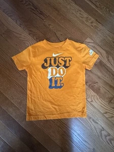 Nike Children’s Tee Medium Just Do it Groovy Mustard Yellow - Picture 1 of 8
