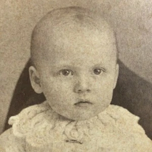Buffalo,NY Antique Victorian Photo Cabinet Card 1880s Beautiful Baby Infant Gown - Picture 1 of 7