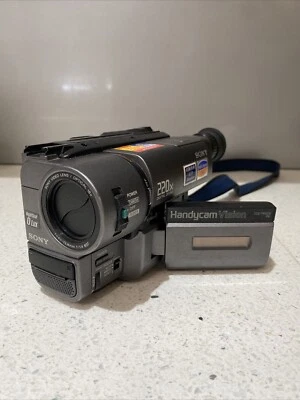Sony Handycam Vision CCD-TRV23E video Camera Recorder (w/genuine Battery) - Image 1 of 4