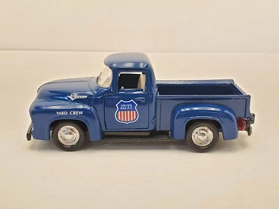 Road Champs 1956 Ford F100 picape 1/43 Union Pacific Yard Crew - Imagem 1 de 4