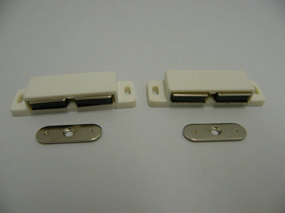 BMB 2 WEIßE MAGNETSCHNAPPER MÖBELMAGNET TÜRMAGNET MÖBEL MAGNETVERSCHLUß MAGNET - Bild 1 von 1