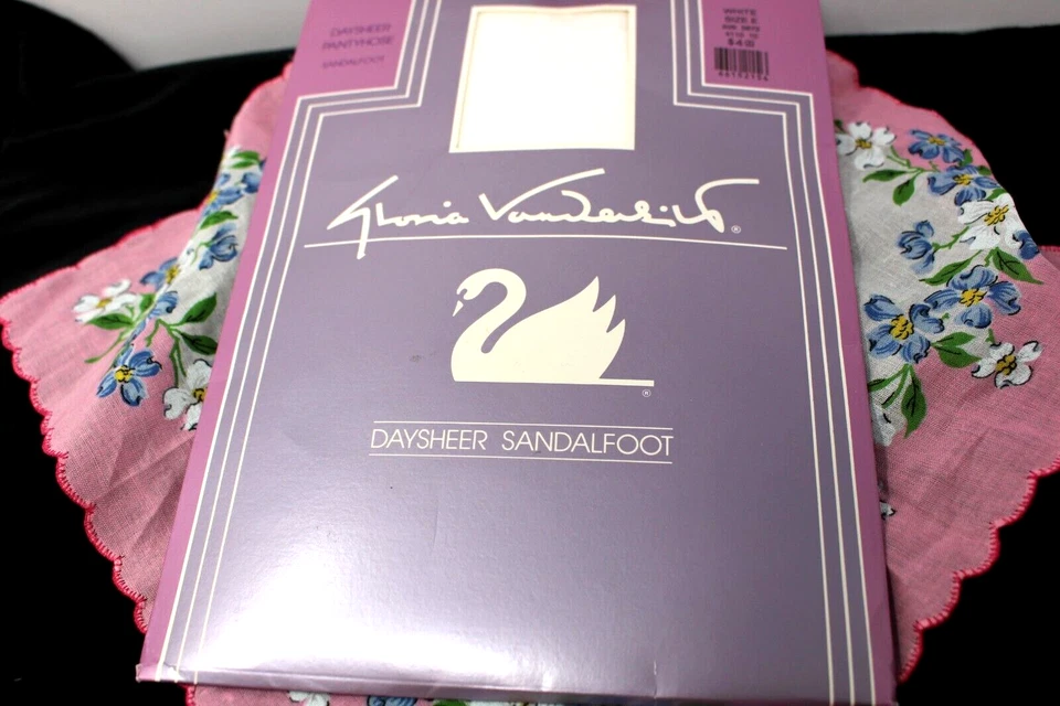 Винтажная редкая находка! Колготки Gloria Vanderbilt «БЕЛЫЕ» размер E Daysheer (Sandlefoot)! - Изображение 1 из 4