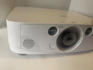 Proyector LCD NEC PA550W Cine en Casa Iglesia Escuela Oficina Proyector - Imagen 1 de 7