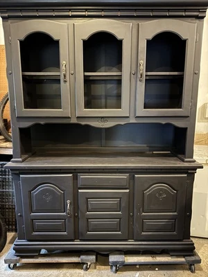 Buffet Cabinet And Hutch - Image 1 of 4