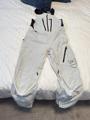 男式 Burton [ak] Cyclic GORE-TEX 2L 围兜裤(中等) — 第 1/4 张图片