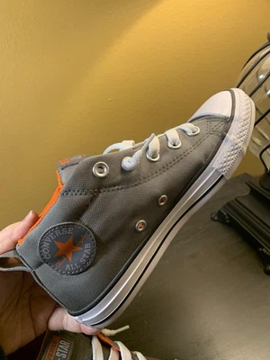 Zapatilla deportiva Converse Chuck Taylor All Star para jóvenes niños niñas talla 3 gris naranja Foto 1 de 4
