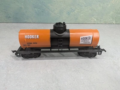 USED Life-Like HO Scale Single Dome Tank Car Hooker SHPX #5867 Read Description - Image 1 of 4