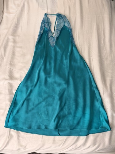 UNDERCOVER Abito Victoria's Secret blu acqua pizzo tuffo schiena aperta lingerie raso slip M