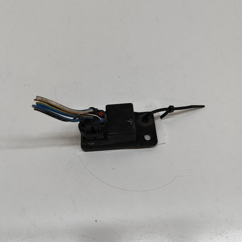 TOYOTA LAND CRUISER 120 J12 Cleaner Relay 85942-60020 3.0  150kw 2007 31423842 - Image 1 of 4